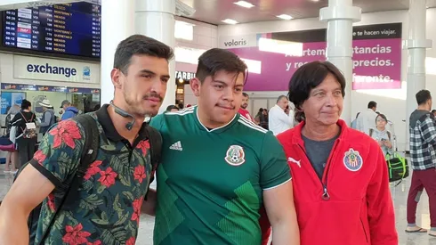 Oswaldo Alanís llegó muy temprano a Guadalajara y fue recibido por la prensa y la afición tapatía