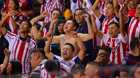 Aficionados de Chivas en el partido ante Querétaro.