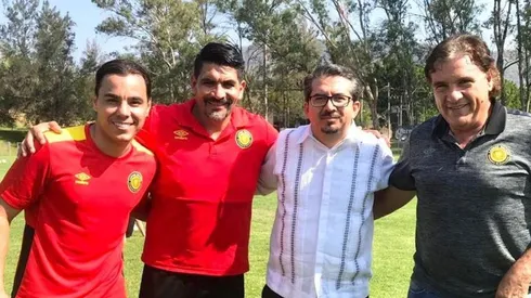 Omar Bravo en el cuerpo técnico de Leones Negros.