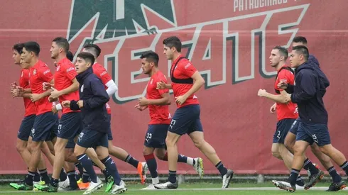 El plantel rojiblanco realiza el viaje a Cancún con 26 elementos y aún sin refuerzos