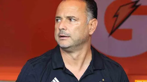Ramón Villa Zeballos como entrenador de Tigres Femenil.