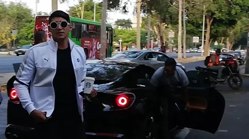 El delantero sorprendió con su temprano arribo a la clínica para realizarse las pruebas médicas