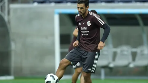 En España quieren impedir la vuelta a México del defensor