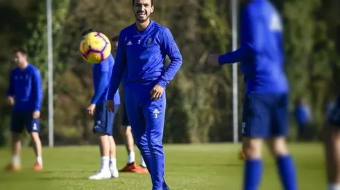 El defensor ex Chivas no vio acción el domingo con Oviedo en la victoria sobre Numancia