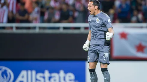 Rodolfo Cota en uno de los partidos de Chivas.