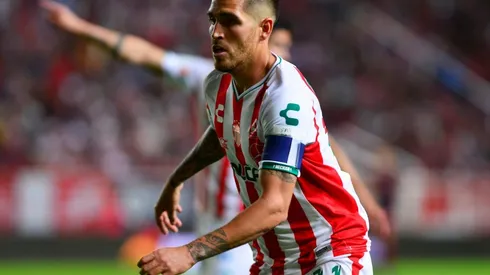 El zaguero y capitán de Necaxa anotó un gol en propia puerta en el empate 3-3 con Chivas en la sexta fecha