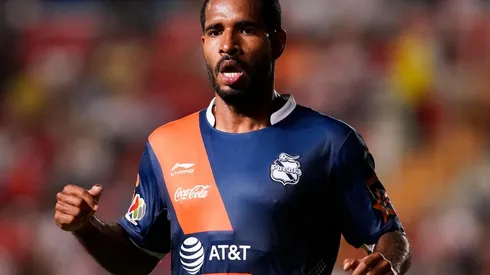 Angulo intentó rechazar el peligro de su arco, pero su desvío terminó en la red