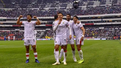 Chivas triunfando ante Cruz Azul en el Azteca.