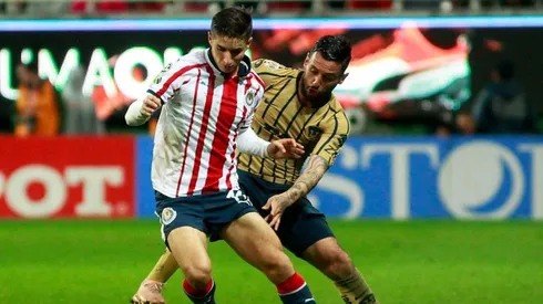 Chivas recibiendo la visita de Pumas en el AKRON.