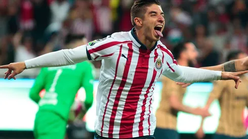 El volante ofensivo desestimó la posibilidad de dejar el Rebaño con una publicación amorosa