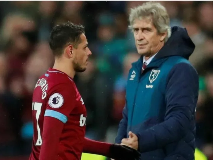Entrenador del West Ham está contento con Chicharito