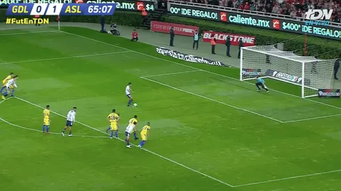 Vídeo: Alan Pulido ejecutó con de manera distinta su penal para el empate