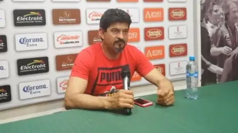 Cardozo reconoció que más influyó el estado del campo de juego que el clima en este partido