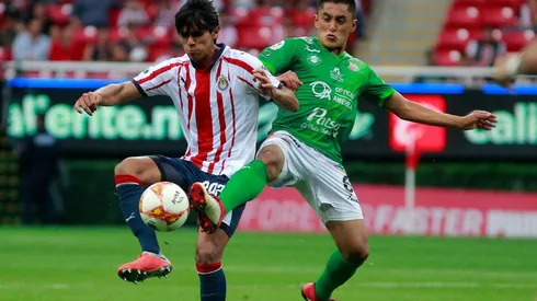 Macías es jugador de León.