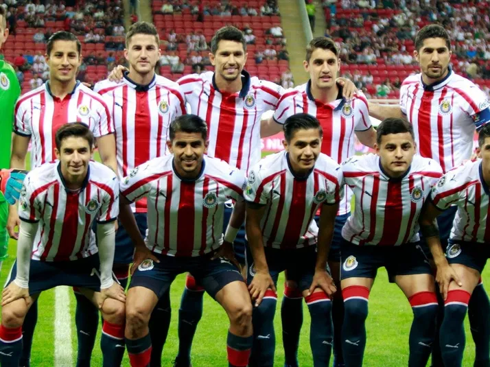 ¡Sin cambios! Este será el once de Chivas para la visita a Hidalgo
