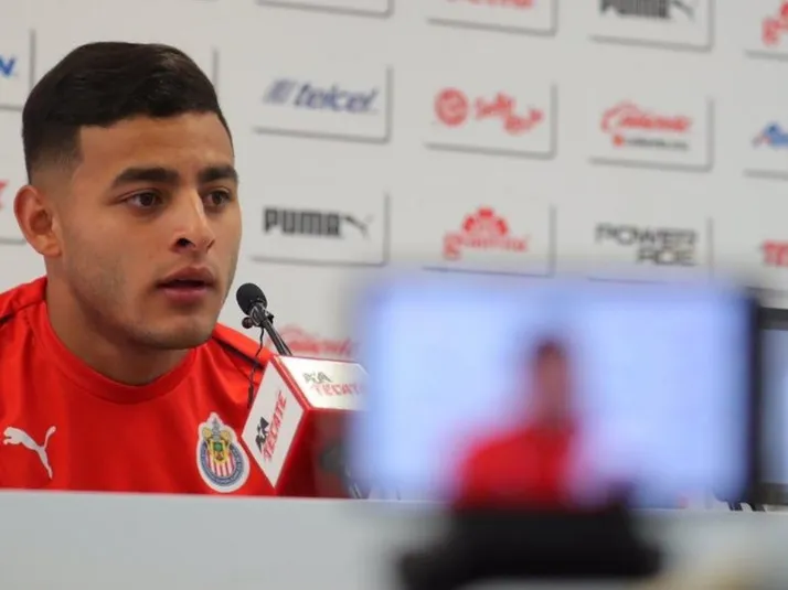 "Hay códigos que respetar": Alexis Vega recomienda a Macías