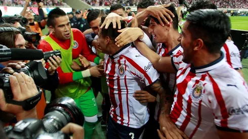 Todos felicitando al killer de la semana