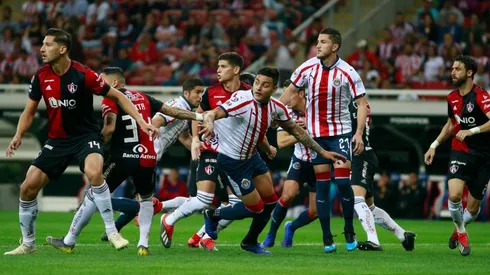 Chivas goleó a Atlas en el Akron y se burló de su rival.