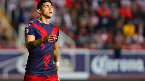 Alan Pulido en el partido frente a Necaxa.