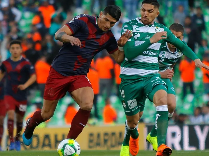 Las características que llevarían a Alan Pulido a Europa