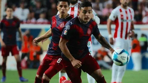 El atacante no se apura ante la presión por anotar su primer gol en Chivas