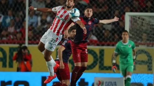 Chivas cedió un empate de último momento en casa del Necaxa pero se mantuvo en la zona alta