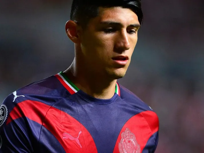 El motivo por que Alan Pulido no apareció entre los renovados