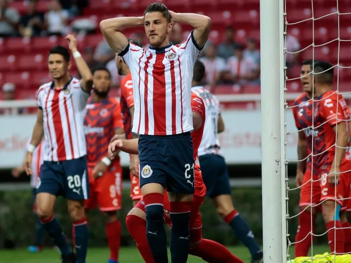 Liga MX destaca a defensa de Chivas como la número uno