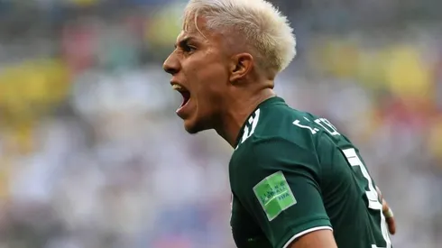 Carlos Salcedo con la Selección Mexicana.