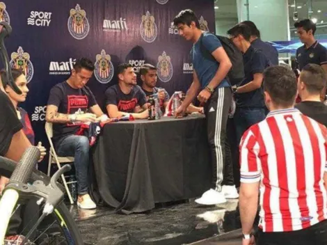 Poca asistencia para firma de autógrafos en Guadalajara