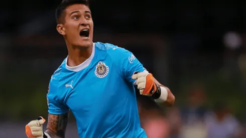 Raúl Gudiño volvería a Europa, pero está motivado en Chivas.