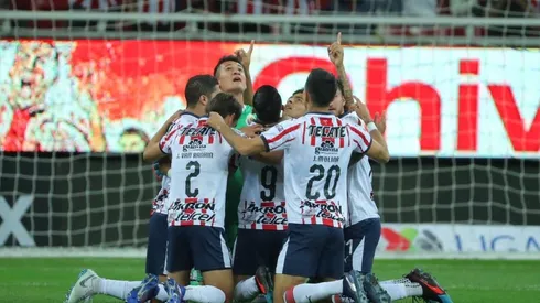 Así celebró el Rebaño Sagrado el gol de Alan Pulido. (Foto: Chivas)
