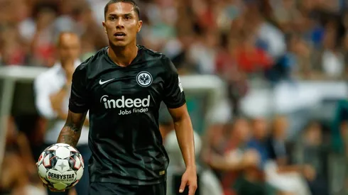 Carlos Salcedo estuvo con el Eintrach Frankfurt de Alemania. (Foto: Getty Images)