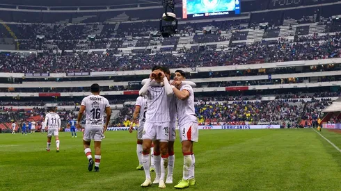 Chivas venció a Cruz Azul en el Estadio Azteca.