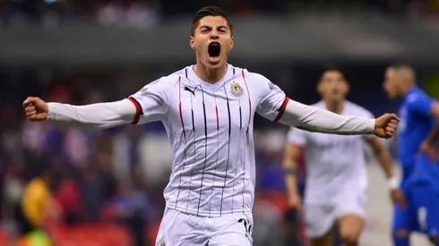 Ronaldo Cisneros celebra el gol de Chivas ante Cruz Azul. (Foto: Jam Media)