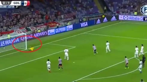 VÍDEO: La última oportunidad de Chivas en la primera mitad