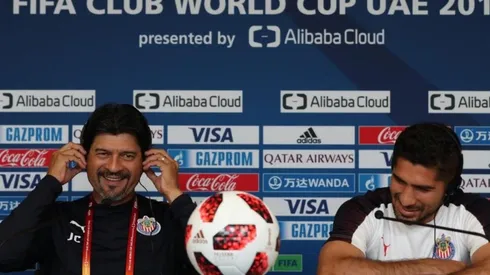 José Saturnino Cardozo habló junto a Jair Pereira. (Foto: Chivas)