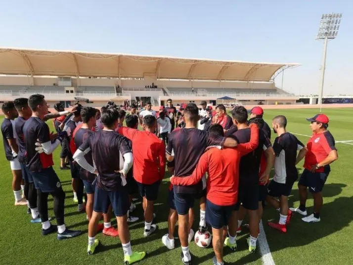 Chivas realizó su primer entrenamiento en Emiratos Árabes