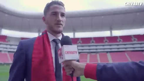 Hiram Mier recibió la bienvenida de la directiva de Chivas como refuerzo.