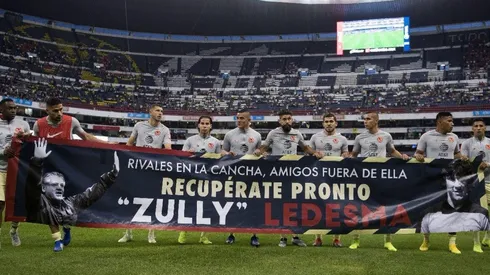 Plantel de América envió apoyo a Zully Ledesma con una manta.