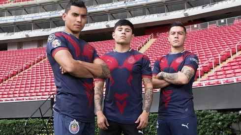Chivas presentó su nuevo uniforme alternativo.