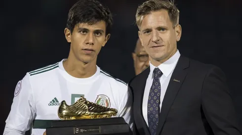 José Macías fue premiado con la bota de goleo en el Premundial.