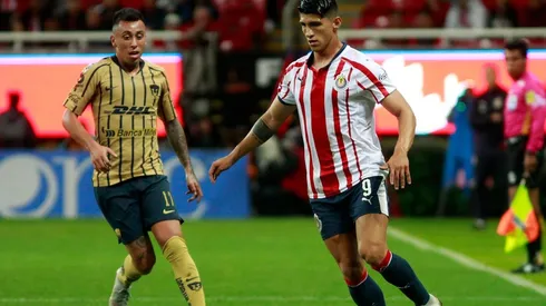 Alan Pulido se quedará en el Guadalajara según Marca Claro.
