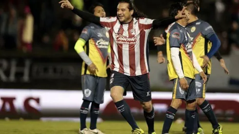 Reynoso abrió el marcador en el Clásico de leyendas.