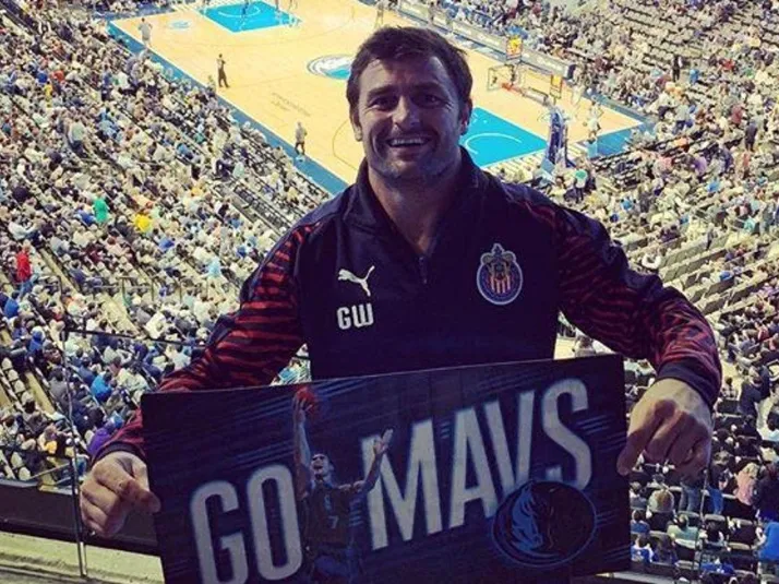 El plantel de Chivas fue a ver el duelo de NBA entre Dallas Mavericks y Golden State Warriors