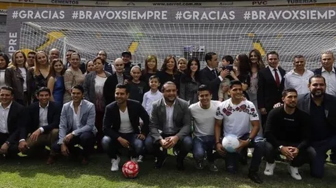 Omar Bravo se despidió rodeado de seres queridos en el Estadio Jalisco.
