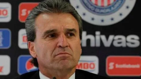 El ex directivo le pega en el piso a Chivas