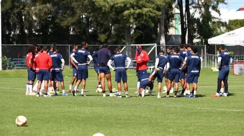 Cardozo negó que haya problemas de vestidor en el Guadalajara.