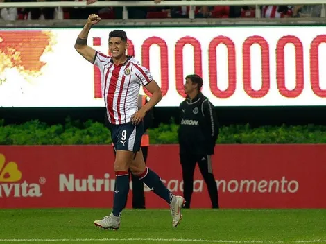 Alan Pulido solo desea continuar como futbolistas de Chivas
