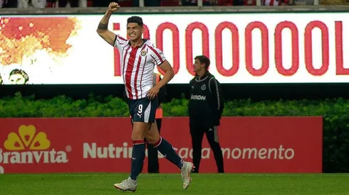 Alan Pulido no quiere dejar Chivas.